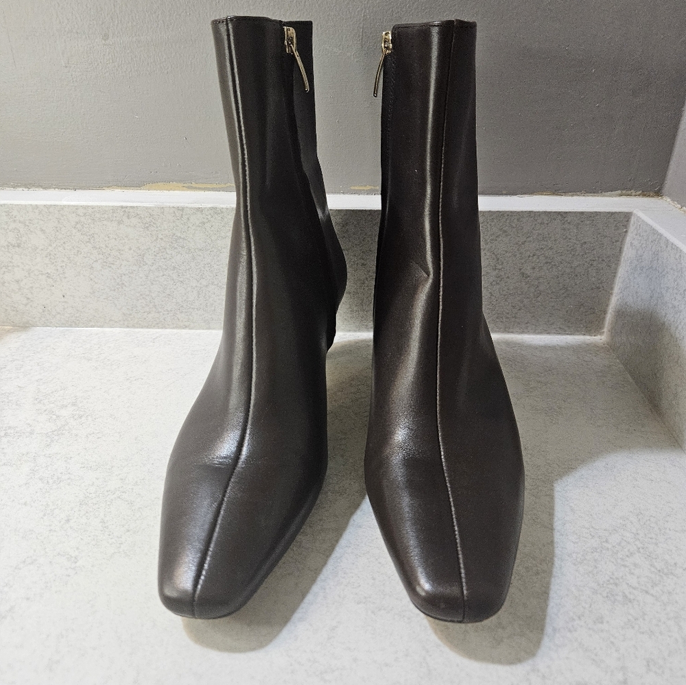 Elegant Brown Ann Taylor Leather Ankle Boots